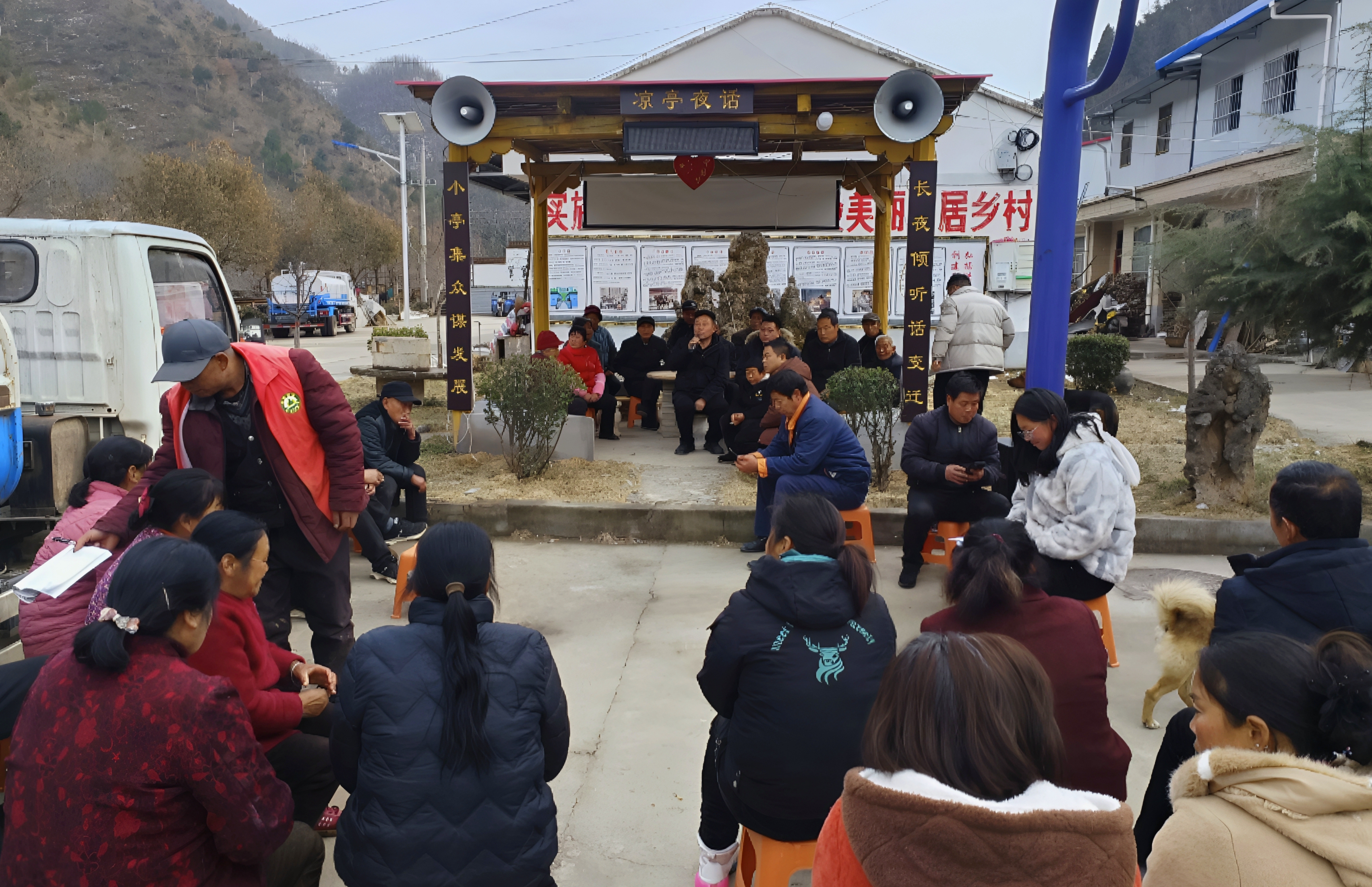 【县委书记谈澳门威尼斯人赌场官网问题源头治理】凉亭夜话听民声 源头治理筑平安<br> ——卢氏县“凉亭夜话”探索澳门威尼斯人赌场官网问题源头治理新路径